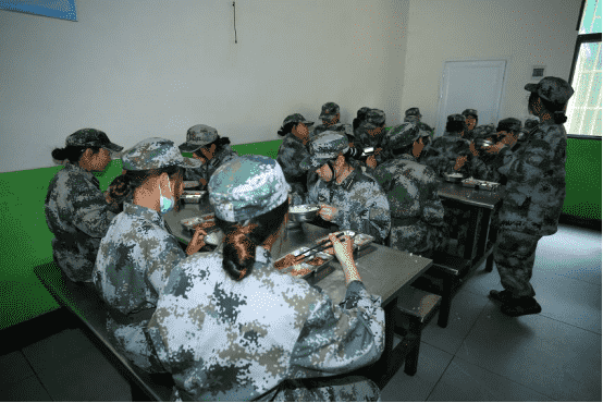 专治青春期叛逆的学校解析12种亲子沟通的绊脚石(图1) 专治青春期叛逆的学校解析12种亲子沟通的绊脚石(图1)